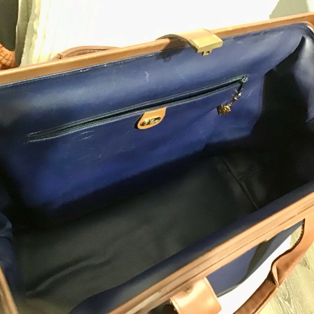 Gucci Travel Bags - Picture 14 of 14
